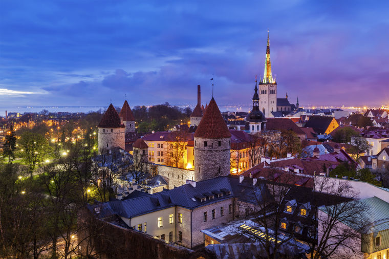 Tallin bei Nacht