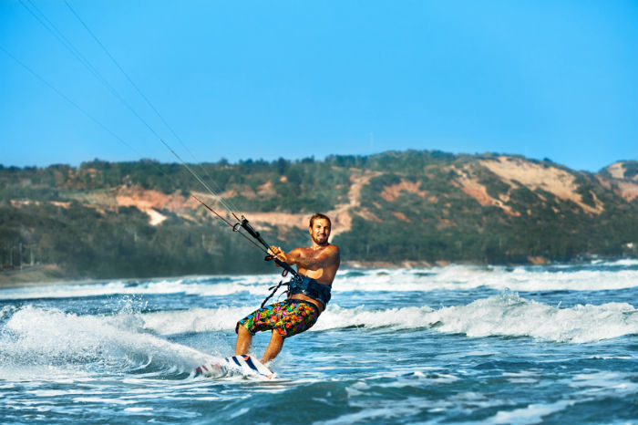 Kitesurfen für Anfänger: Action pur an Spaniens Küsten